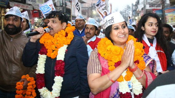 केजरीवाल से विवाद