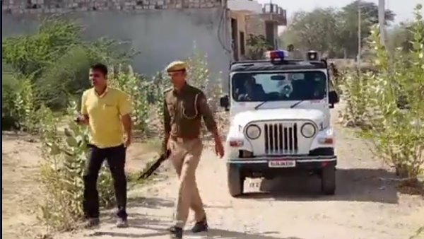  इतने पुलिसकर्मी लगे पीछे