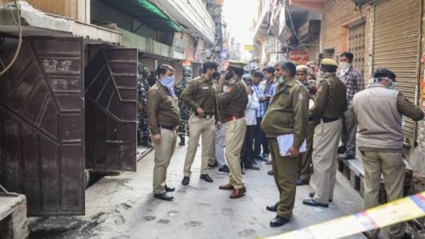 सबसे पहले महिला को मारा