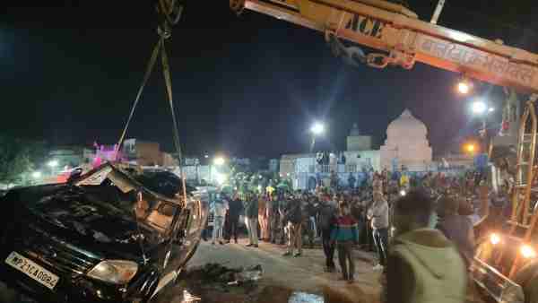 कांवड़ लेकर आए थे युवक