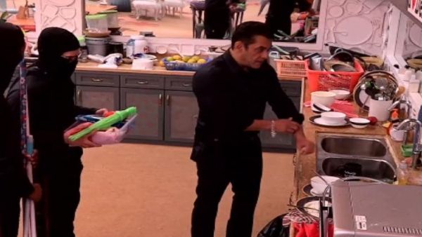 पहला सीजन था जब होस्ट सलमान खान ने घर की साफ- सफाई की