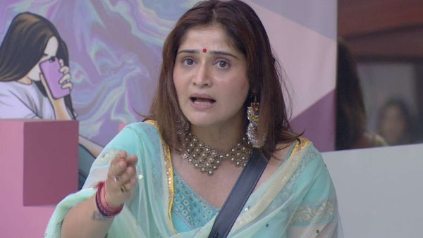 शो के दौरान आरती के साथ घटी ये घटना शो के दौरान आरती के साथ घटी ये घटना