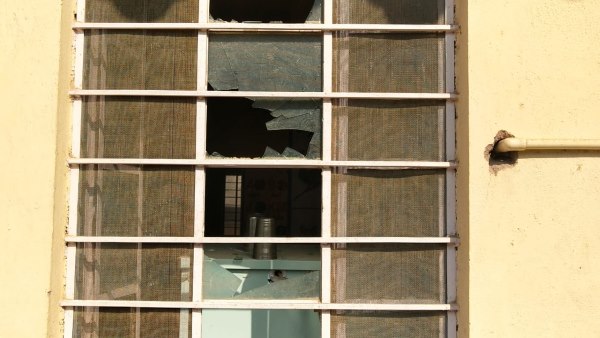  लोगों ने स्कूल पहुंचकर किया हंगामा