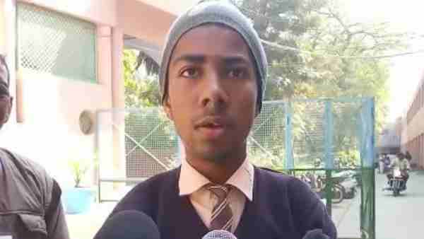 हिंदी की दी परीक्षा