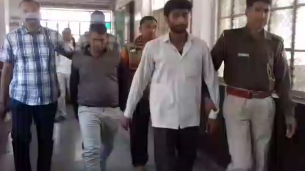 अपने अकाउंट में रुपए डलवा लेते थे अपने अकाउंट में रुपए डलवा लेते थे