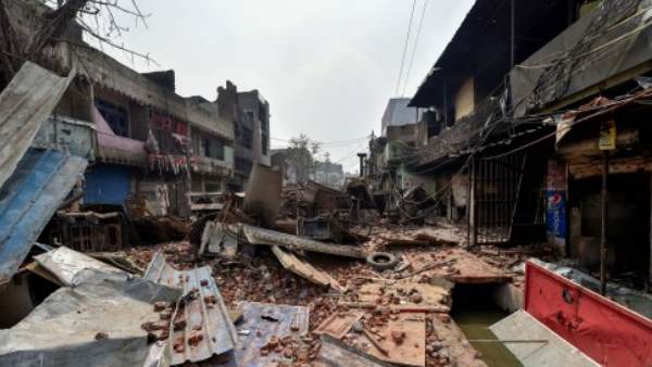 4. मुस्लिम लड़की को भीड़ से बचाकर अपने घर पर पनाह दी