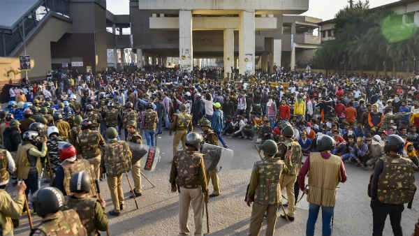 पुलिस बनी रही मूकदर्शक