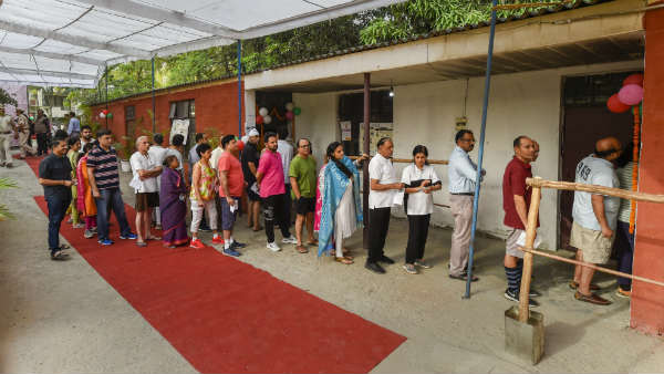 लोकसभा चुनाव से बढ़ गई बुजुर्ग वोटरों की संख्या