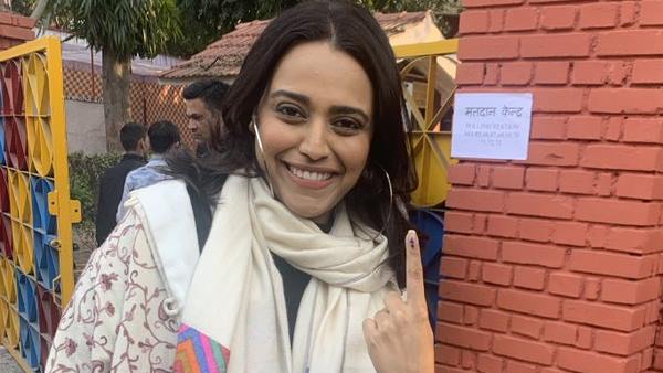 स्वरा भास्कर ने डाला वोट