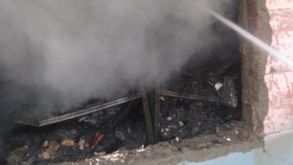 massive fire, fire, fire broke out, spare parts factory, factory, mundka, delhi, आग, भीषण आग, दिल्ली, मुंडका, फैक्ट्री, स्पेयर पार्ट्स फैक्ट्री massive fire, fire, fire broke out, spare parts factory, factory, mundka, delhi, आग, भीषण आग, दिल्ली, मुंडका, फैक्ट्री, स्पेयर पार्ट्स फैक्ट्री