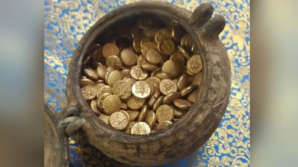 कलश के अंदर मिले 505 सोने के सिक्के