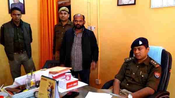 बिहार के सिवान जिले का रहने वाला है सनोज पांडेय