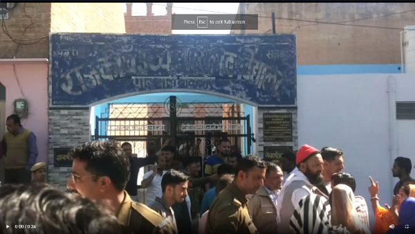 छेड़छाड़ से गुस्साई छात्रा ने सिखाया सबक छेड़छाड़ से गुस्साई छात्रा ने सिखाया सबक