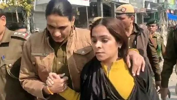 'वो चाहते हैं कि सिर्फ उनके ही लोग आएं'