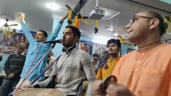 कृष्ण पर पेंटिंग प्रतियोगिता में भी शामिल हो चुका है 