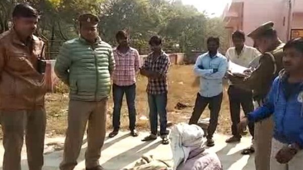 बेटों ने पीट-पीटकर की हत्या