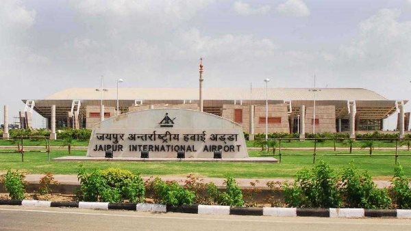  पूछताछ में घबरा गई थी महिला यात्री