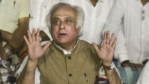 नेतृत्व पर भी किया रमेश ने तंज ?