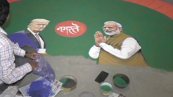 jewelers made gold notes bearing Modi and Trump picture