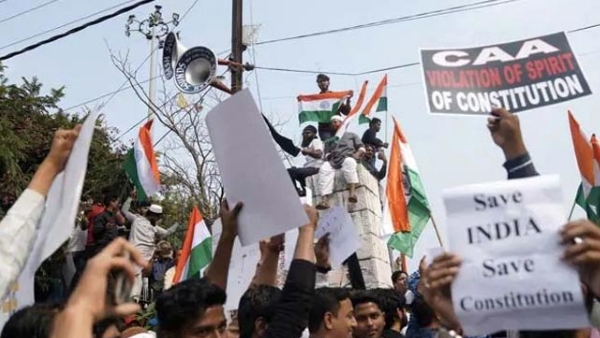 मेहर में दुल्हन को दिया संविधान