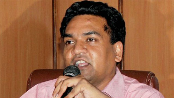 कपिल मिश्रा को आप पार्टी के नेता अखिलेशपति त्रिपाठी ने हराया 