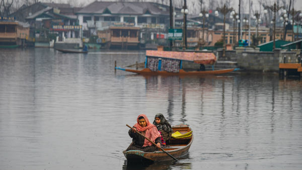 कश्मीर में अब सिर्फ 25 नेता हिरासत में