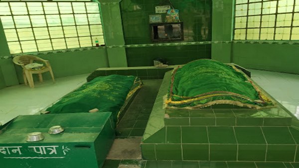  मजार पर 15 जून में लगता है मेला