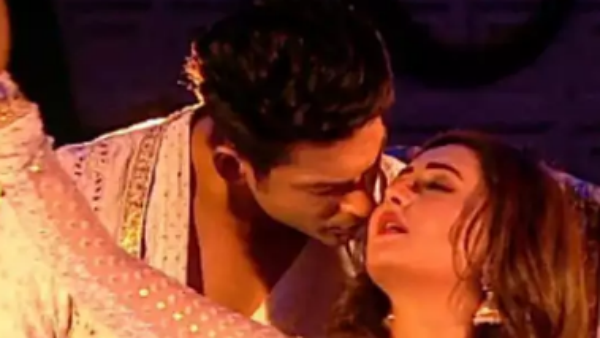 रश्मि देसाई संग दिखी सिद्धार्थ की Hot कमेस्ट्री