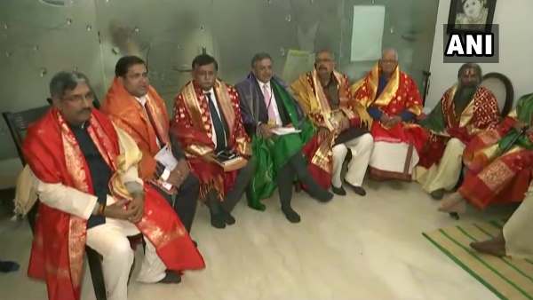 विवादित जमीन को रामलला को सौंपने का कोर्ट ने दिया था आदेश