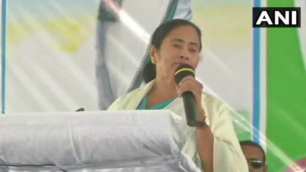 'उन्हें कोई कागज मत दिखाना'
