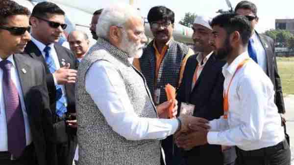 वाराणसी में पीएम से मुलाकात