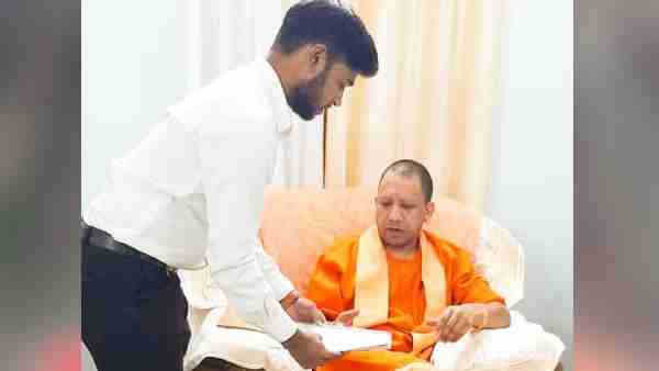 योगी आदित्यनाथ से की मुलाकात