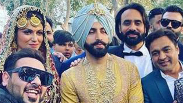 हाई प्रोफाइल शादी में मेहमानों को बैठाकर खाना सर्व किया गया