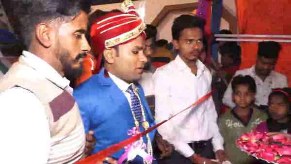 वरमाला के दौरान डगमगा रहा था दूल्हा