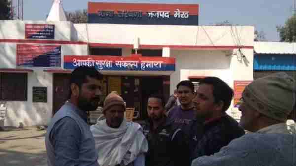 तीन घंटे तक घटना को छुपाए रहे परिजन तीन घंटे तक घटना को छुपाए रहे परिजन