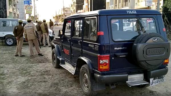 सीओ और एक पुलिसकर्मी भी घायल
