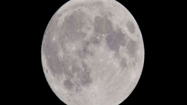 क्यों दिखता है चांद बड़ा? 
