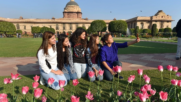 कर सकते हैं ऑनलाइन बुकिंग