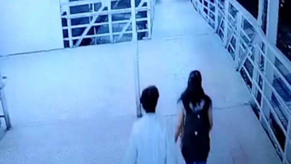 ये हरकत सीसीटीवी कैमरे से सामने आई