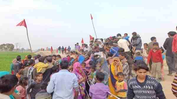 पूजा-अर्जना करने लगे ग्रामीण