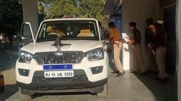  सीट पर रखे 50 हजार रुपए