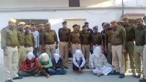 पिता-पुत्र में चल रही थी अनबन