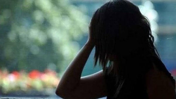 चाकू की नोंक पर रेप