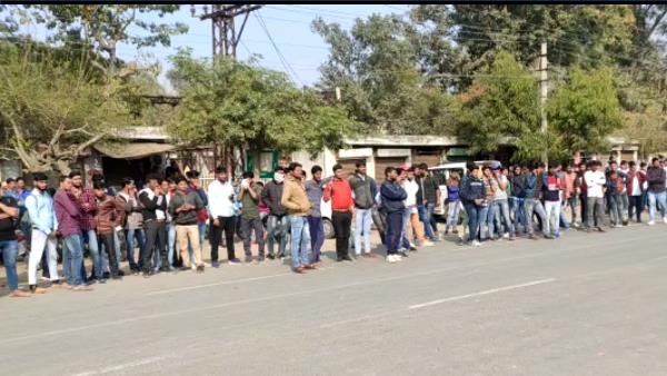  राजनैतिक दबाव का आरोप