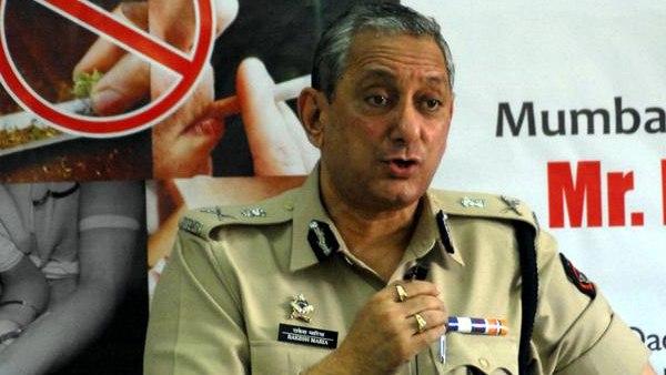 किताब बेचने के लिए झूठे दावे कर रहे हैं राकेश मारिया