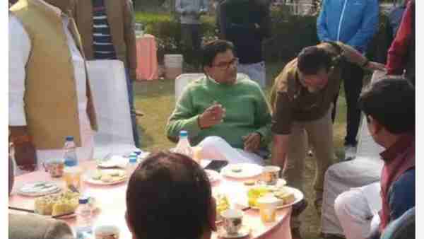 पहले भी की जाती रही है चरणवंदना