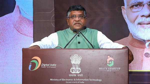 'परिवार के सामने देशहित पीछे'