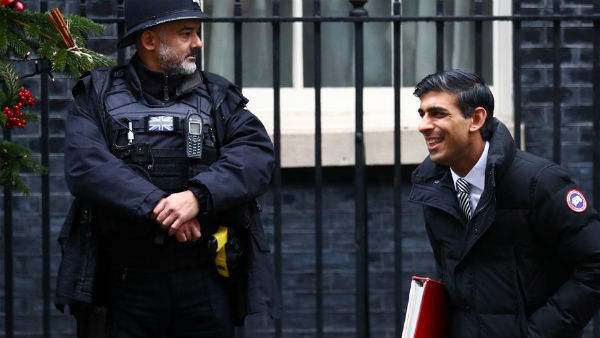 कौन हैं ऋषि सुनक