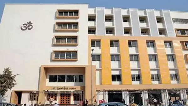 पुराना कार्यालय माणेचौक में किराए की जगह पर था