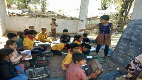 हर माह तीन हजार रुपए की पगार